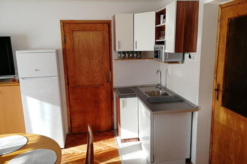 Zrm Center Apartment Idrija Luaran gambar